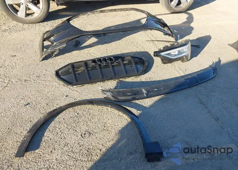 2022 Audi E-Tron Premium Quattro из США, поврежденный, VIN WA1AAAGE5NB026401